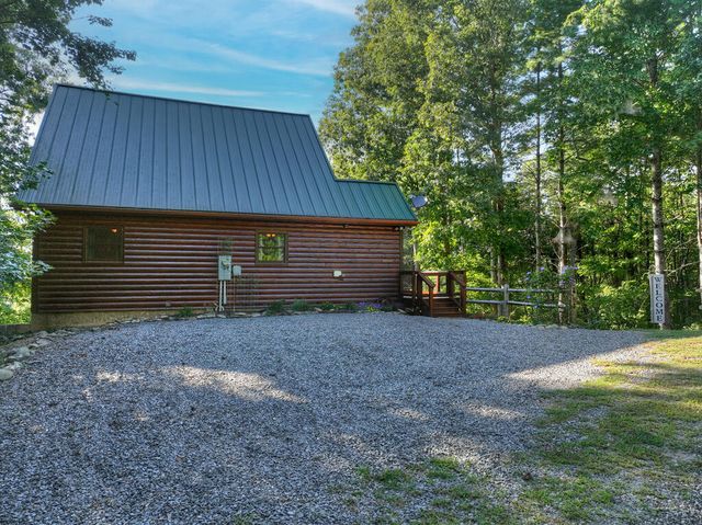 16 Mid Mountain Road, Mineral Bluff, GA 30559