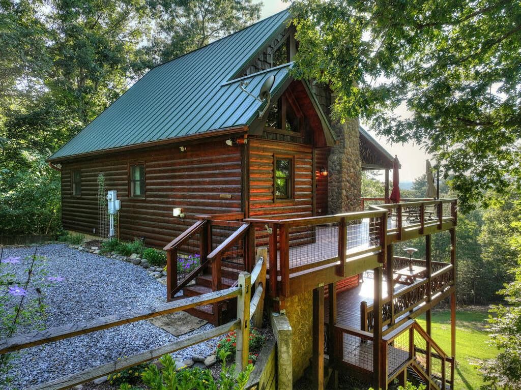 16 Mid Mountain Road, Mineral Bluff, GA 30559