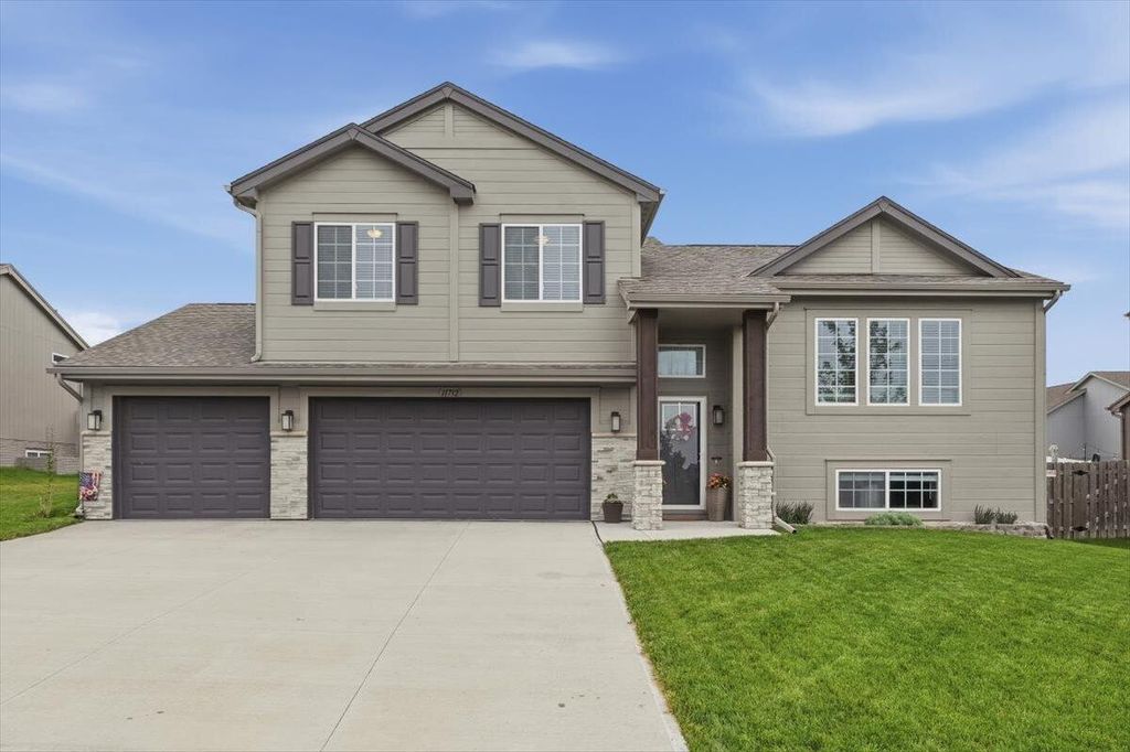 11732 S 113TH Street, Papillion, NE 68046