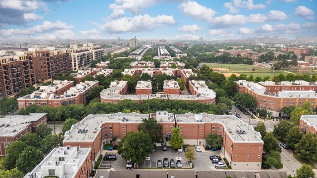 1451 S Halsted Street 3B, Chicago, IL 60607