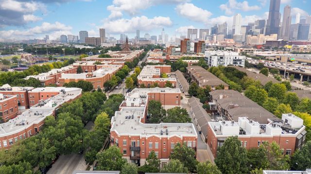 1451 S Halsted Street 3B, Chicago, IL 60607