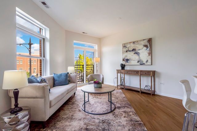 1451 S Halsted Street 3B, Chicago, IL 60607