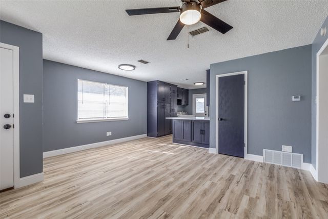 451 Wilshire Avenue, Azle, TX 76020
