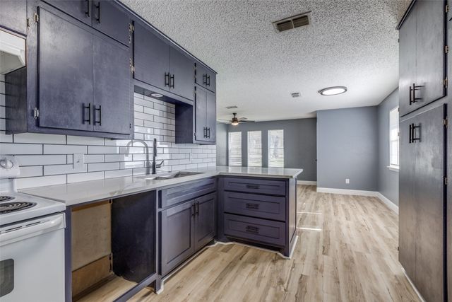451 Wilshire Avenue, Azle, TX 76020