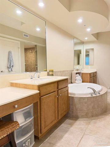 10099 Nelle Ave 702, Pensacola, FL 32507