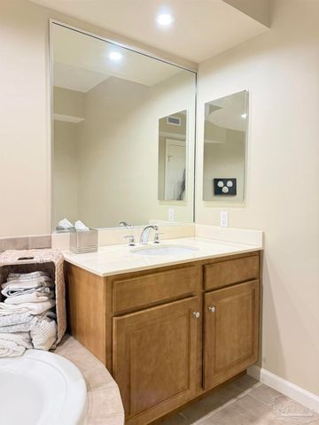 10099 Nelle Ave 702, Pensacola, FL 32507