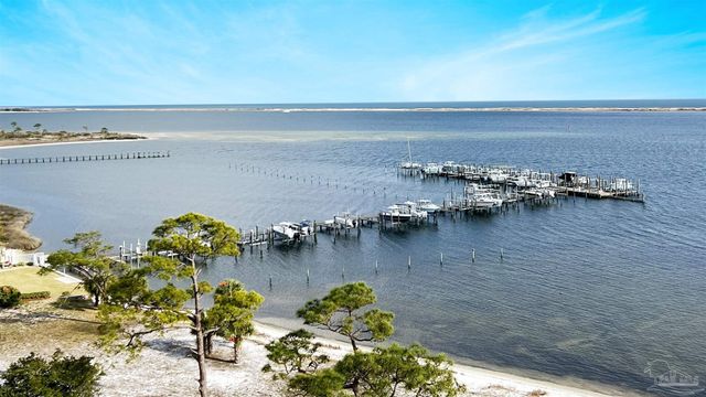 10099 Nelle Ave 702, Pensacola, FL 32507