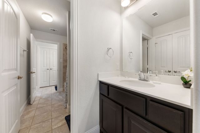 2660 Villa Di Lago 4, Grand Prairie, TX 75054