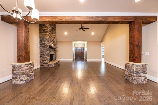 3911 13th Street NE, Hickory, NC 28601