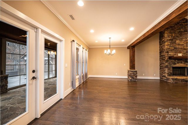 3911 13th Street NE, Hickory, NC 28601