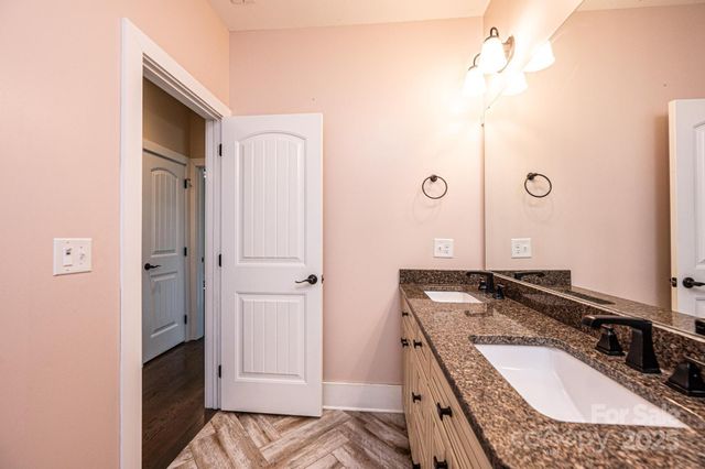 3911 13th Street NE, Hickory, NC 28601