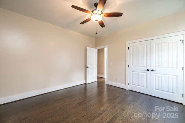 3911 13th Street NE, Hickory, NC 28601