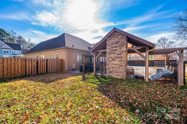 3911 13th Street NE, Hickory, NC 28601