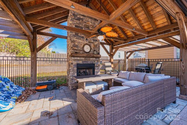 3911 13th Street NE, Hickory, NC 28601