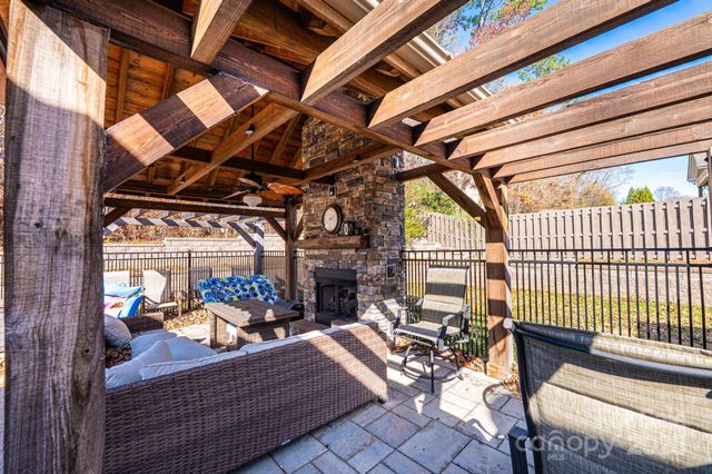 3911 13th Street NE, Hickory, NC 28601