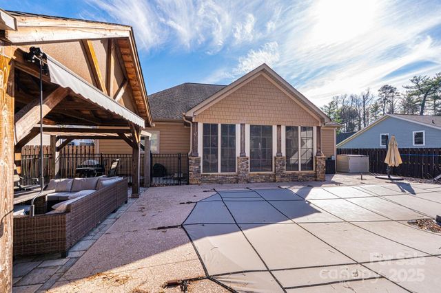 3911 13th Street NE, Hickory, NC 28601