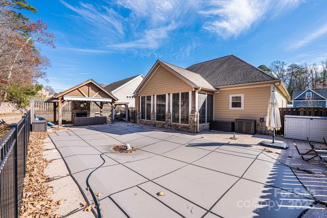 3911 13th Street NE, Hickory, NC 28601