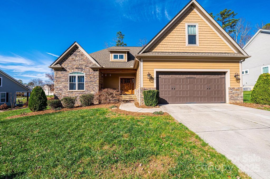 3911 13th Street NE, Hickory, NC 28601