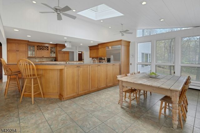 94 Brook Dr, Watchung Boro, NJ 07069