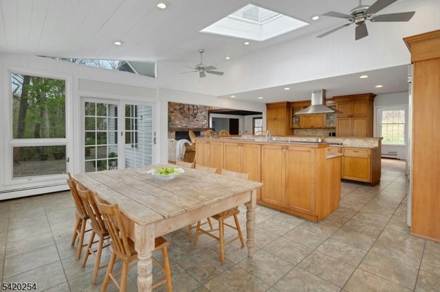 94 Brook Dr, Watchung Boro, NJ 07069