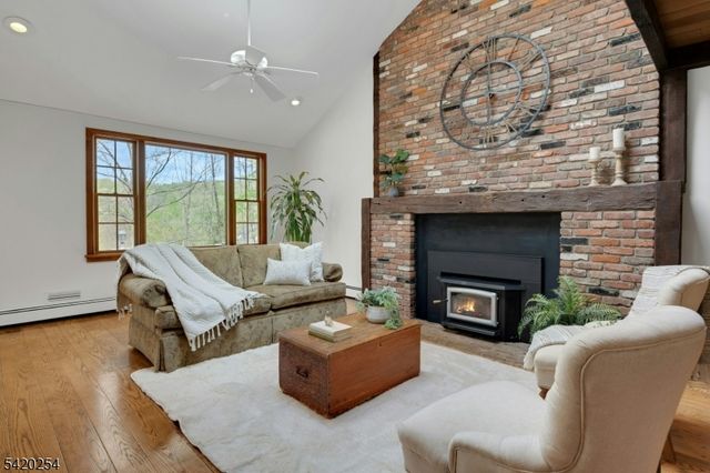 94 Brook Dr, Watchung Boro, NJ 07069