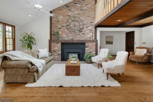 94 Brook Dr, Watchung Boro, NJ 07069