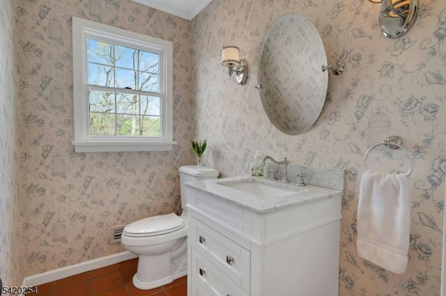 94 Brook Dr, Watchung Boro, NJ 07069