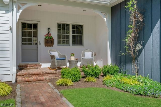 94 Brook Dr, Watchung Boro, NJ 07069