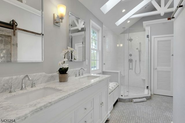 94 Brook Dr, Watchung Boro, NJ 07069