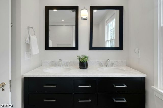 94 Brook Dr, Watchung Boro, NJ 07069