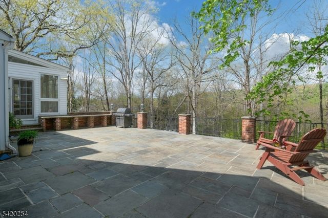 94 Brook Dr, Watchung Boro, NJ 07069