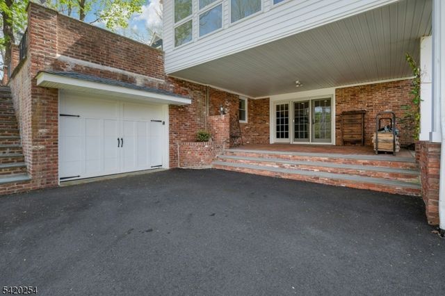 94 Brook Dr, Watchung Boro, NJ 07069