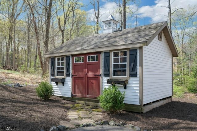 94 Brook Dr, Watchung Boro, NJ 07069