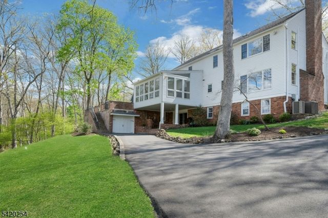 94 Brook Dr, Watchung Boro, NJ 07069