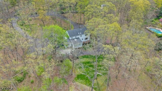 94 Brook Dr, Watchung Boro, NJ 07069