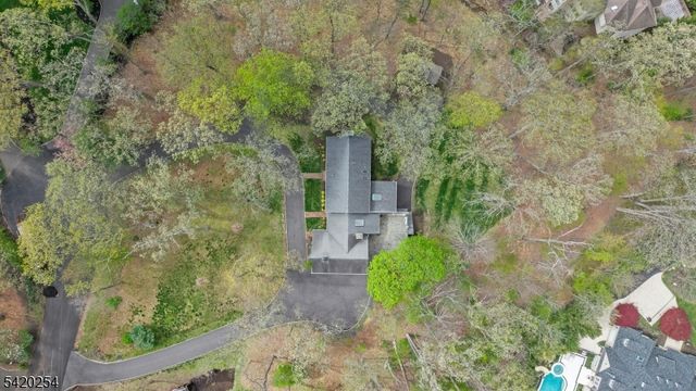 94 Brook Dr, Watchung Boro, NJ 07069