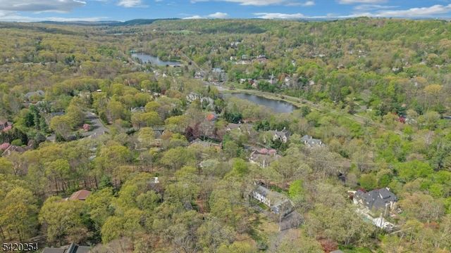 94 Brook Dr, Watchung Boro, NJ 07069