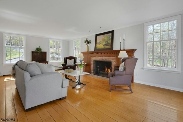 94 Brook Dr, Watchung Boro, NJ 07069