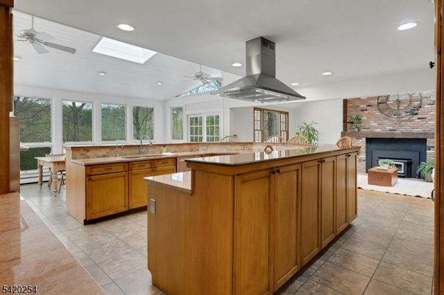 94 Brook Dr, Watchung Boro, NJ 07069