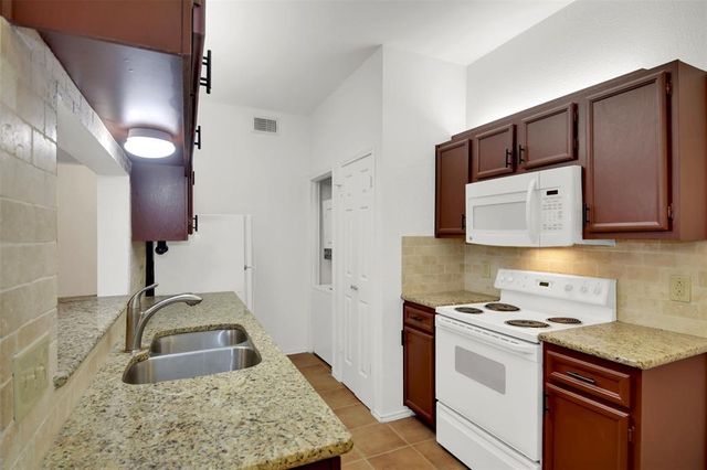 9100 Mountain Ridge DR 102, Austin, TX 78759