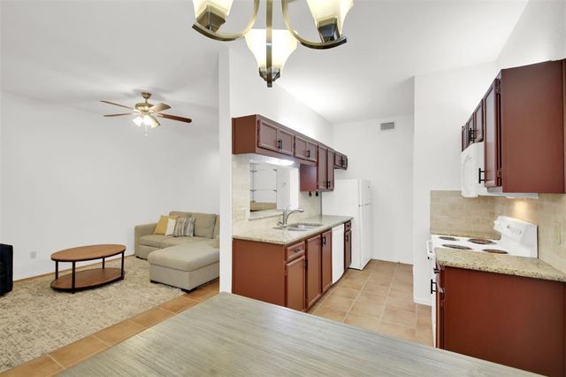 9100 Mountain Ridge DR 102, Austin, TX 78759