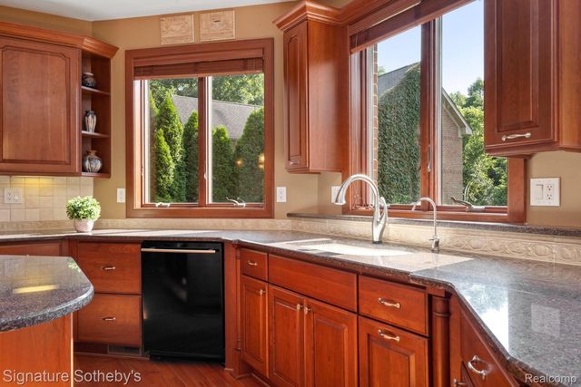 5557 Cobble Lane, Webster Township, MI 48130