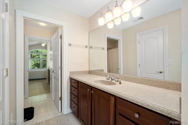 5557 Cobble Lane, Webster Township, MI 48130