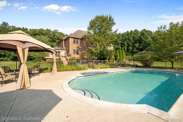 5557 Cobble Lane, Webster Township, MI 48130