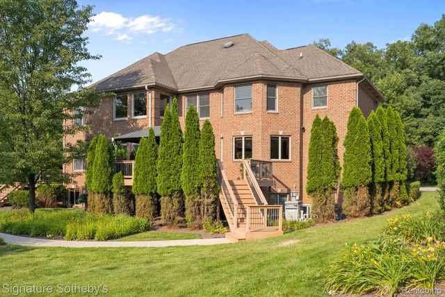 5557 Cobble Lane, Webster Township, MI 48130