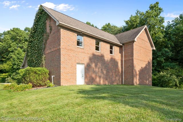 5557 Cobble Lane, Webster Township, MI 48130