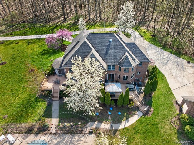 5557 Cobble Lane, Webster Township, MI 48130