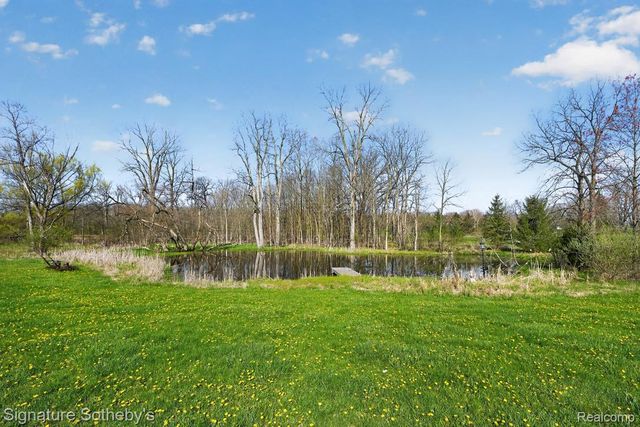 5557 Cobble Lane, Webster Township, MI 48130