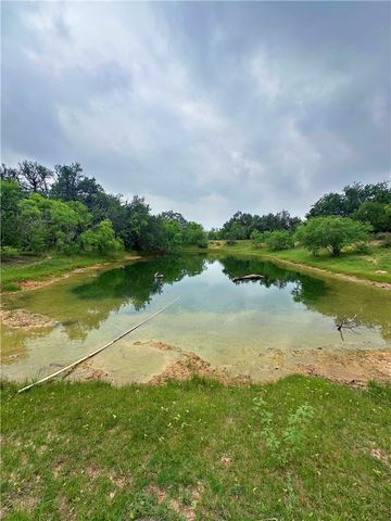 586 Jenschke Ln, Poteet, TX 78065