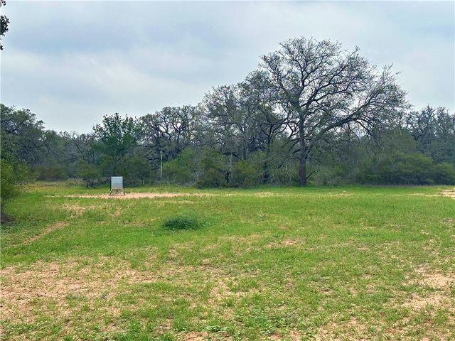 586 Jenschke Ln, Poteet, TX 78065